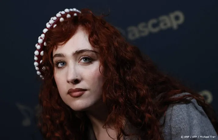 Chappell Roan treedt op tijdens jaarlijks Oscarfeestje Elton John