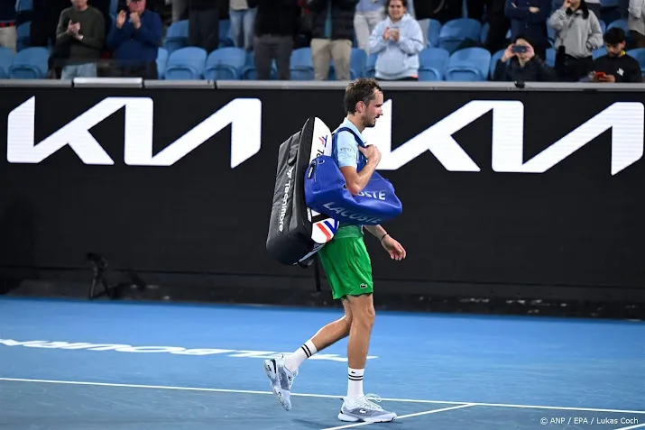 Tennisser Medvedev met boete van 73.000 euro uit Australian Open 