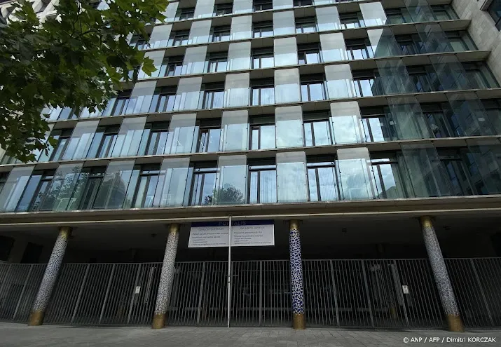 Britse fraudeur, bekend van Netflix, aangeklaagd in Frankrijk