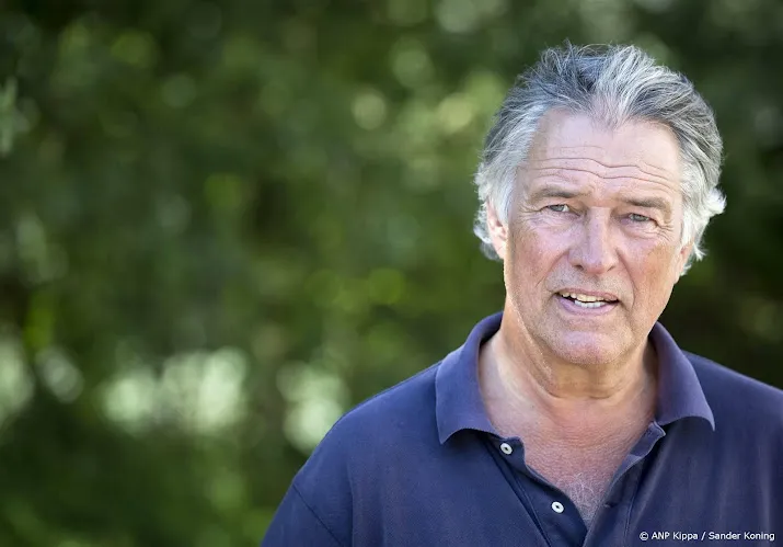 Ron Brandsteder wordt in besloten kring gecremeerd