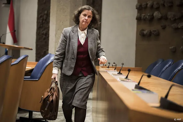 Coalitie wil dat Faber rem zet op EU-wet over arbeidsmigratie