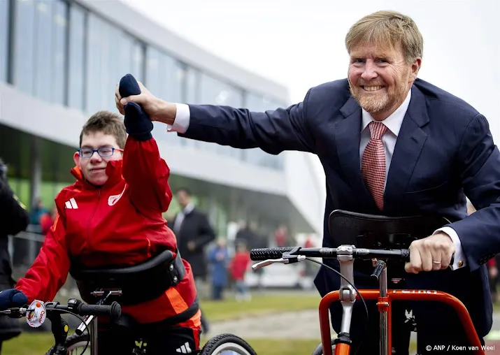 Koning heeft 'weer vertrouwen in mensheid' na bezoek Only Friends