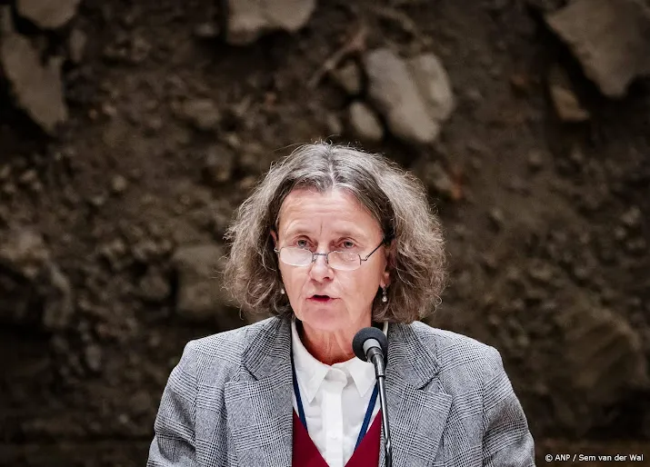 Kamer ongeduldig om Ter Apel, dus oppert Faber een avondklok