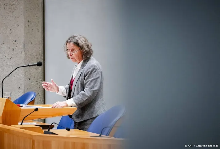 Faber ziet geen noodsituatie bij bezuiniging VluchtelingenWerk