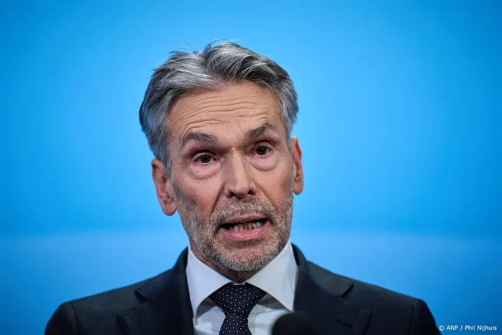 Premier Schoof maandag naar Parijs voor Europees spoedoverleg 