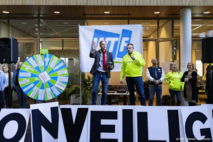 FNV bereikt geen akkoord na uren vergaderen over bestuurscrisis