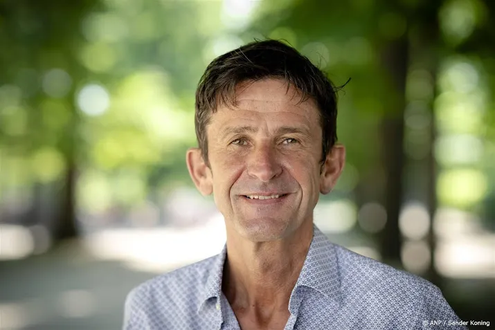 Cornald Maas dit jaar alleen in commentaarhokje songfestival