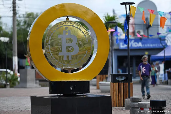 Bitcoin voor het eerst in maand tijd onder 90.000 dollar