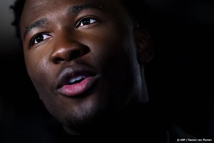 AVROTROS onderzoekt lekken lied Claude, doet geen aangifte