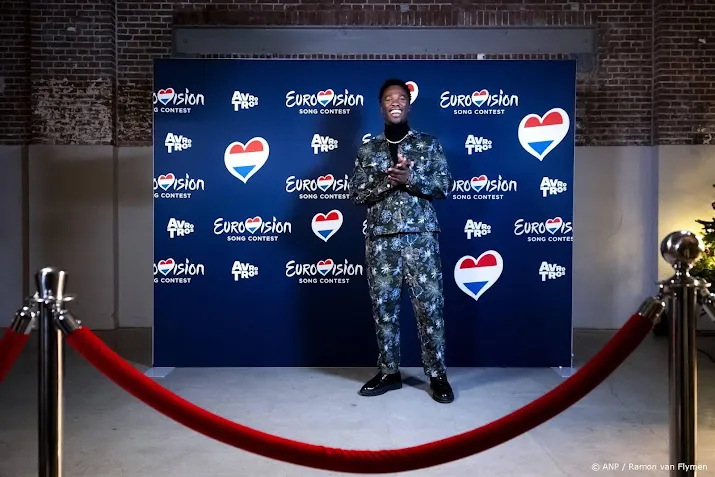 Claude presenteert songfestivalinzending dag na lek