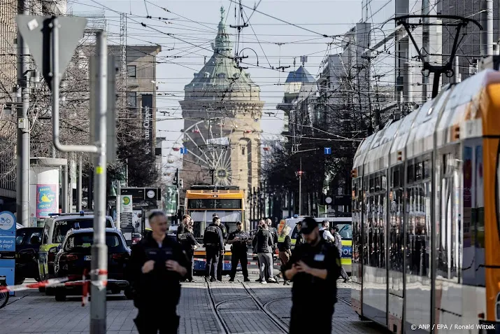 Automobilist rijdt in centrum Mannheim voetgangers aan