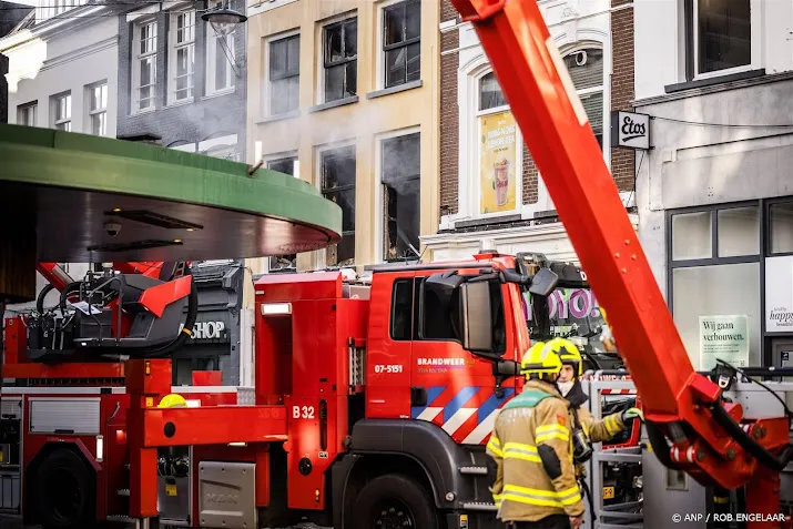 ANP-fotograaf: minder vlammen in Arnhem, nog wel rook