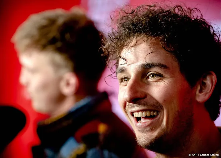 Nielson geeft op Koningsdag show op rommelmarkt in Dordrecht