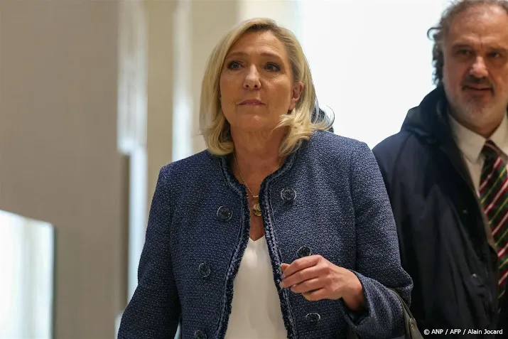 Le Pen in rechtszaal voor uitspraak over politieke toekomst