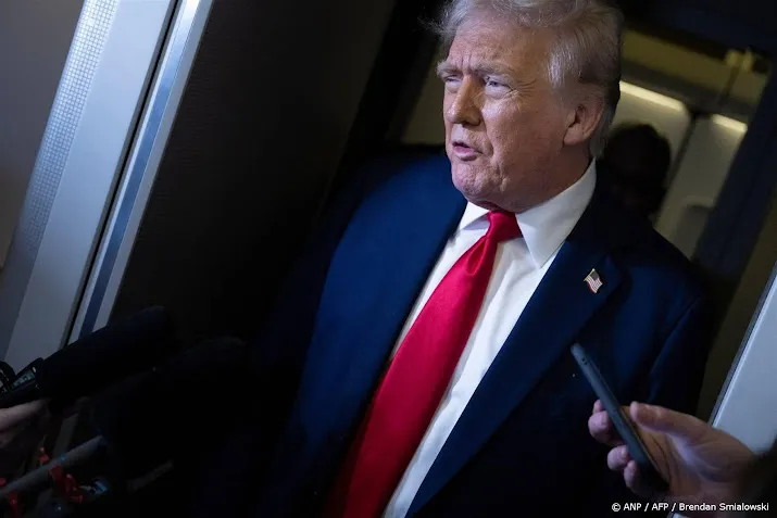 AEX sluit voor het eerst in ruim 2 weken onder de 900 punten