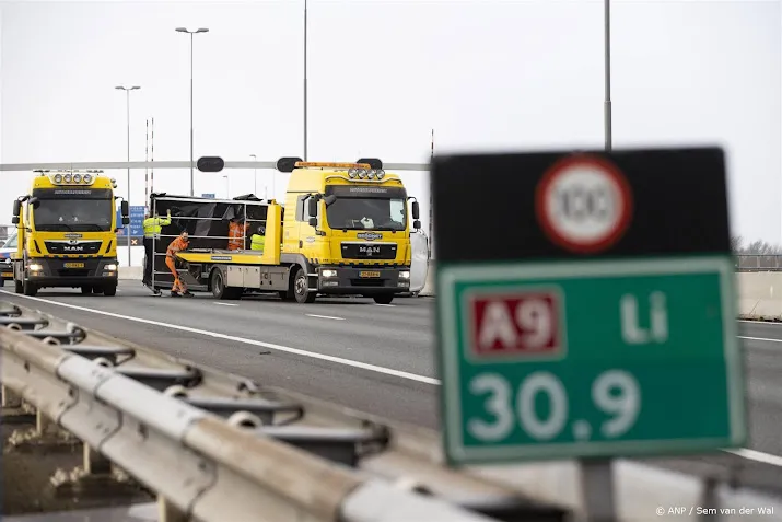 Onduidelijk hoe lang A9 afgesloten blijft
