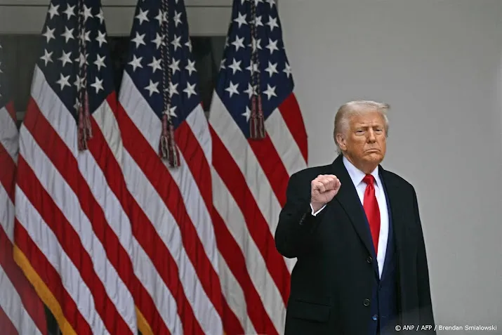 AEX zakt bijna 2 procent na escalatie handelsoorlog door Trump