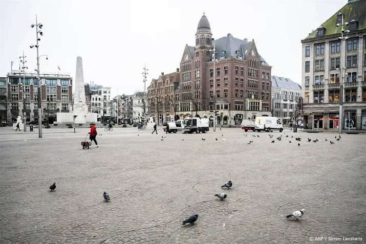 Auto uitgebrand bij Monument op de Dam, vermoedelijk opzet