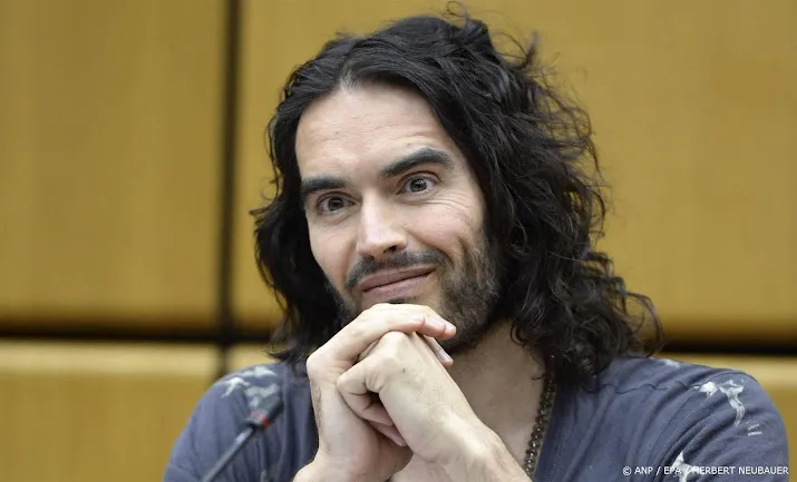 Russell Brand aangeklaagd voor verkrachting en aanranding
