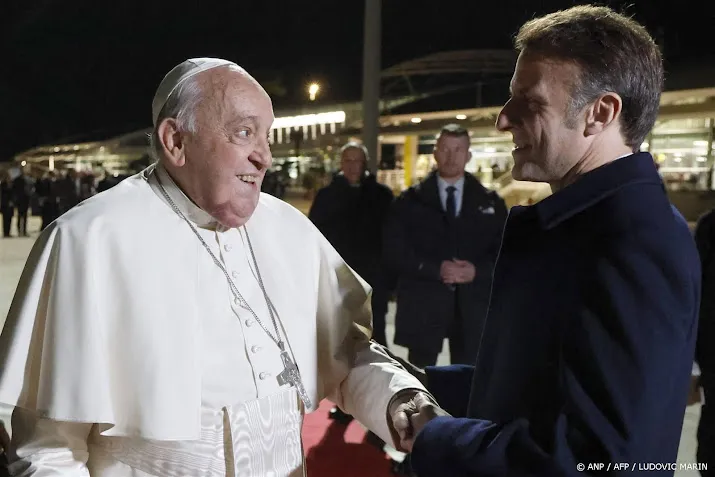 Macron prijst Franciscus' inzet voor armen en kwetsbaren