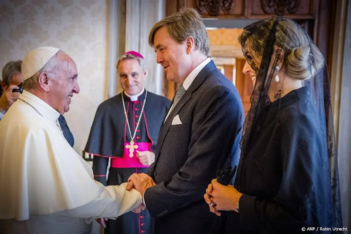 Koningspaar 'diep getroffen' door dood paus Franciscus