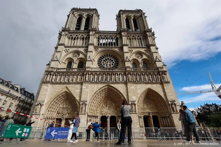 Notre-Dame in Parijs luidt klokken 88 keer als eerbetoon paus