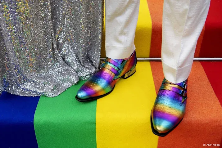 AVROTROS betreurt ophef over pridevlag, maar blijft bij standpunt