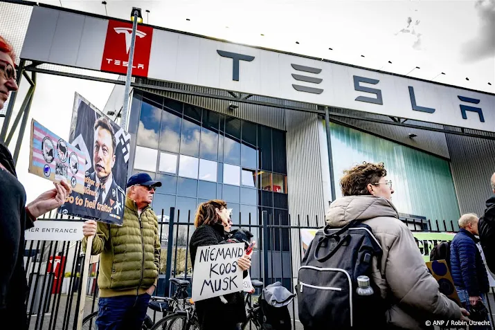 Opnieuw flink minder Nederlandse Tesla's verkocht in april