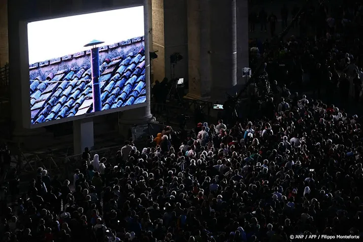 Zwarte rook: eerste stemronde levert nog geen nieuwe paus op