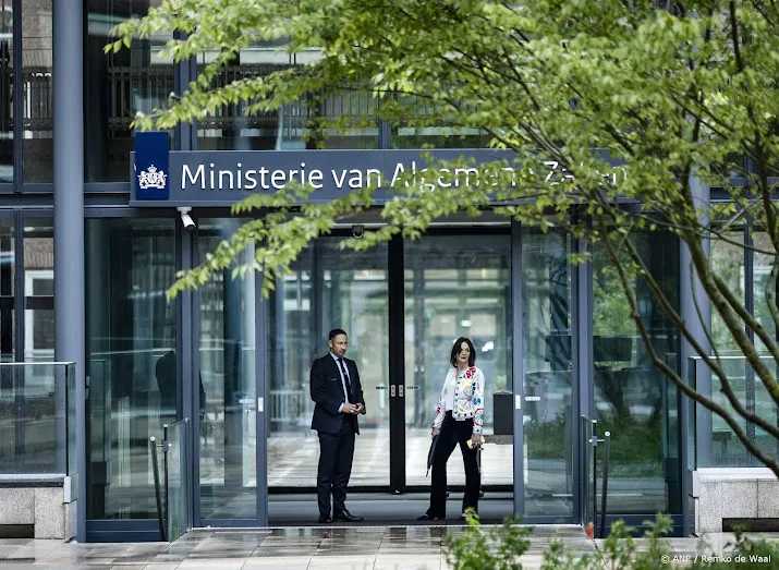 Coalitie praat over verdeling vrijgevallen kabinetsposten