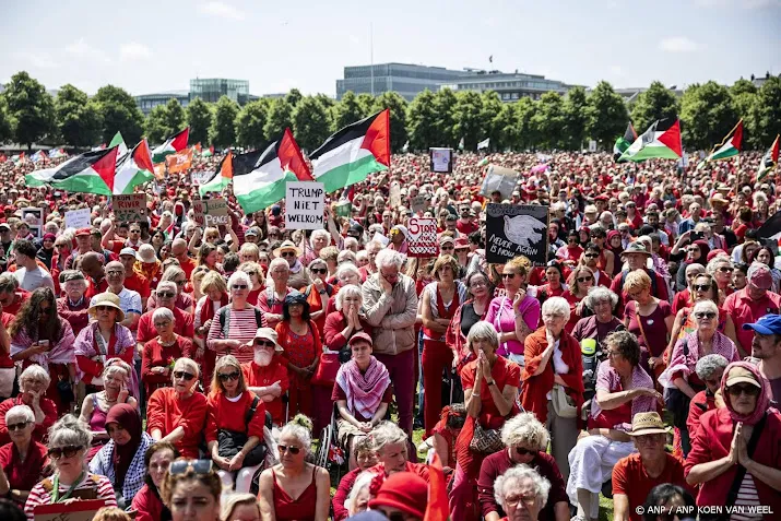 Chef'Special treedt op bij Rode Lijn-protest in Den Haag