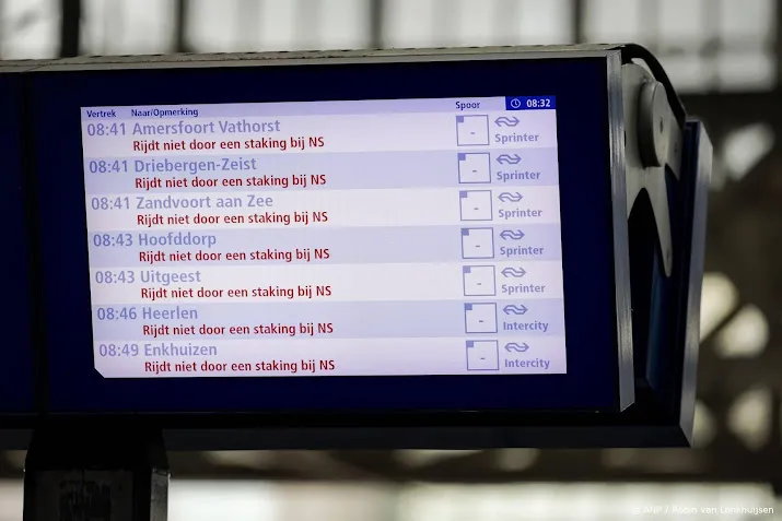 Vakbond FNV: spoorstaking bij NS op dinsdag gaat door