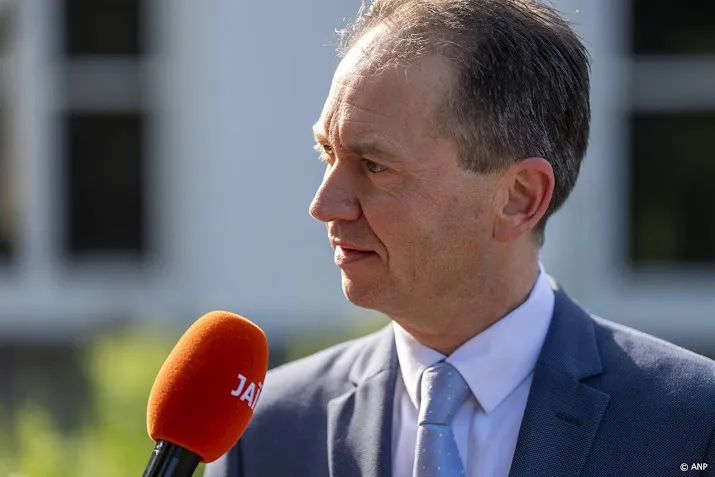 Van Hijum wil dat kabinet doorgaat met lager eigen risico