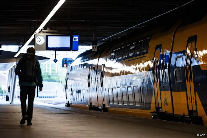 FNV schort spoorstakingen ook op, eindbod NS wel 'teleurstellend'