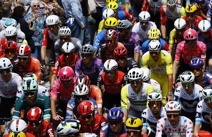 Tourpeloton vertrokken voor pittige rit naar Rouen