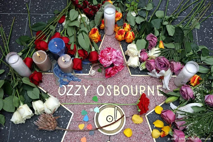 Fans herdenken Ozzy Osbourne met bloemen en muziek
