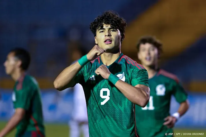 Feyenoord verhuurt Mexicaanse aanvaller Carrillo aan FC Dordrecht