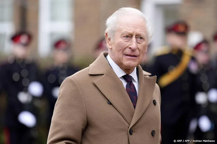 Koning Charles opgelucht dat Trump ongedeerd is na schietpartij