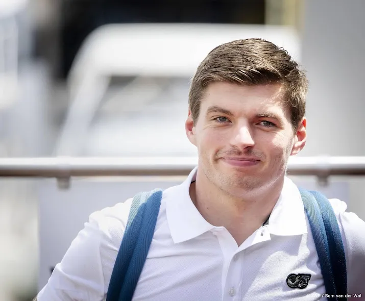 Max Verstappen spreekt prins Albert en prinses Charlène in Monaco
