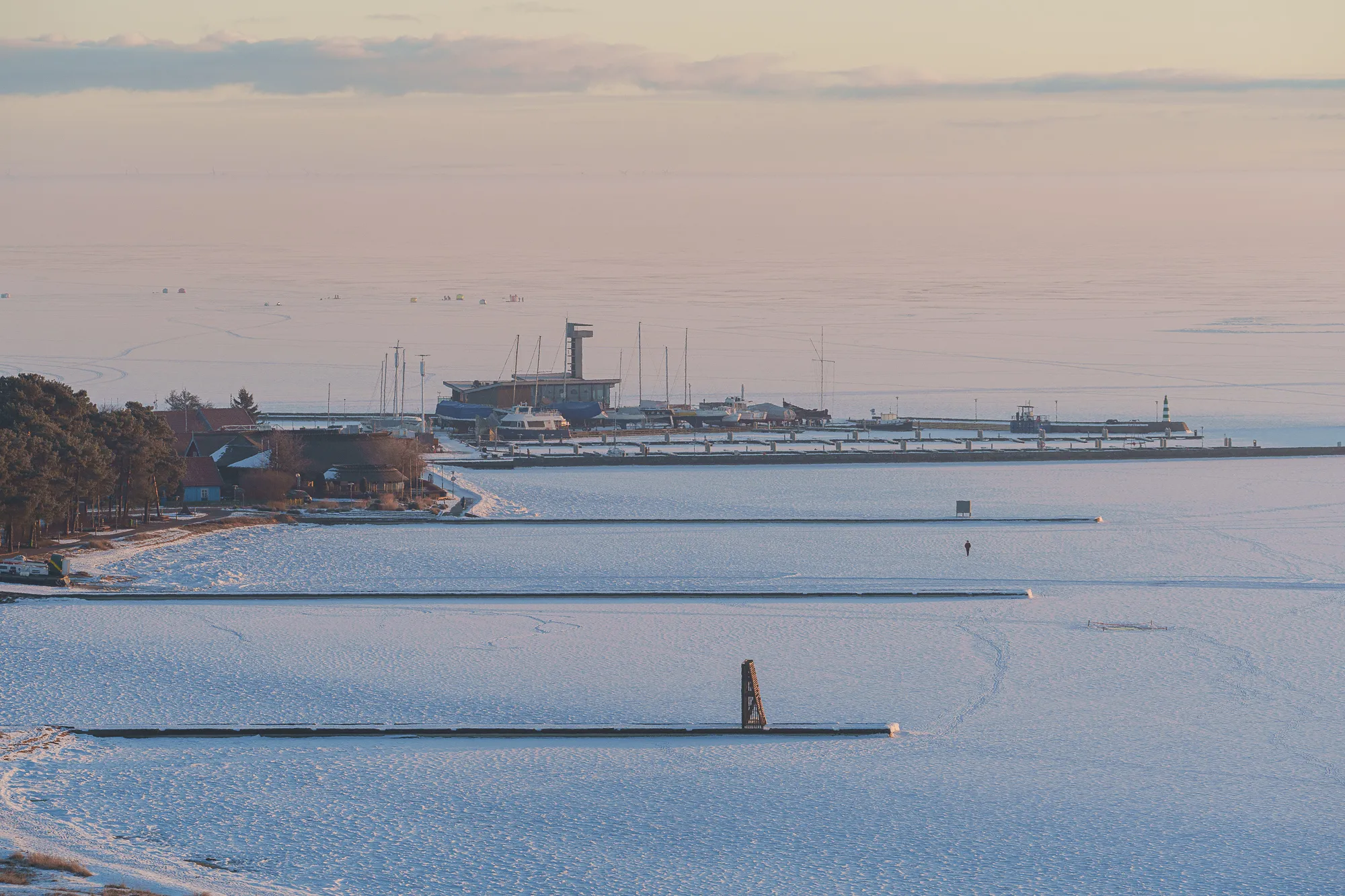 Parnidžio kopos žiemos saulėtekyje / R. Tenio nuuotr.