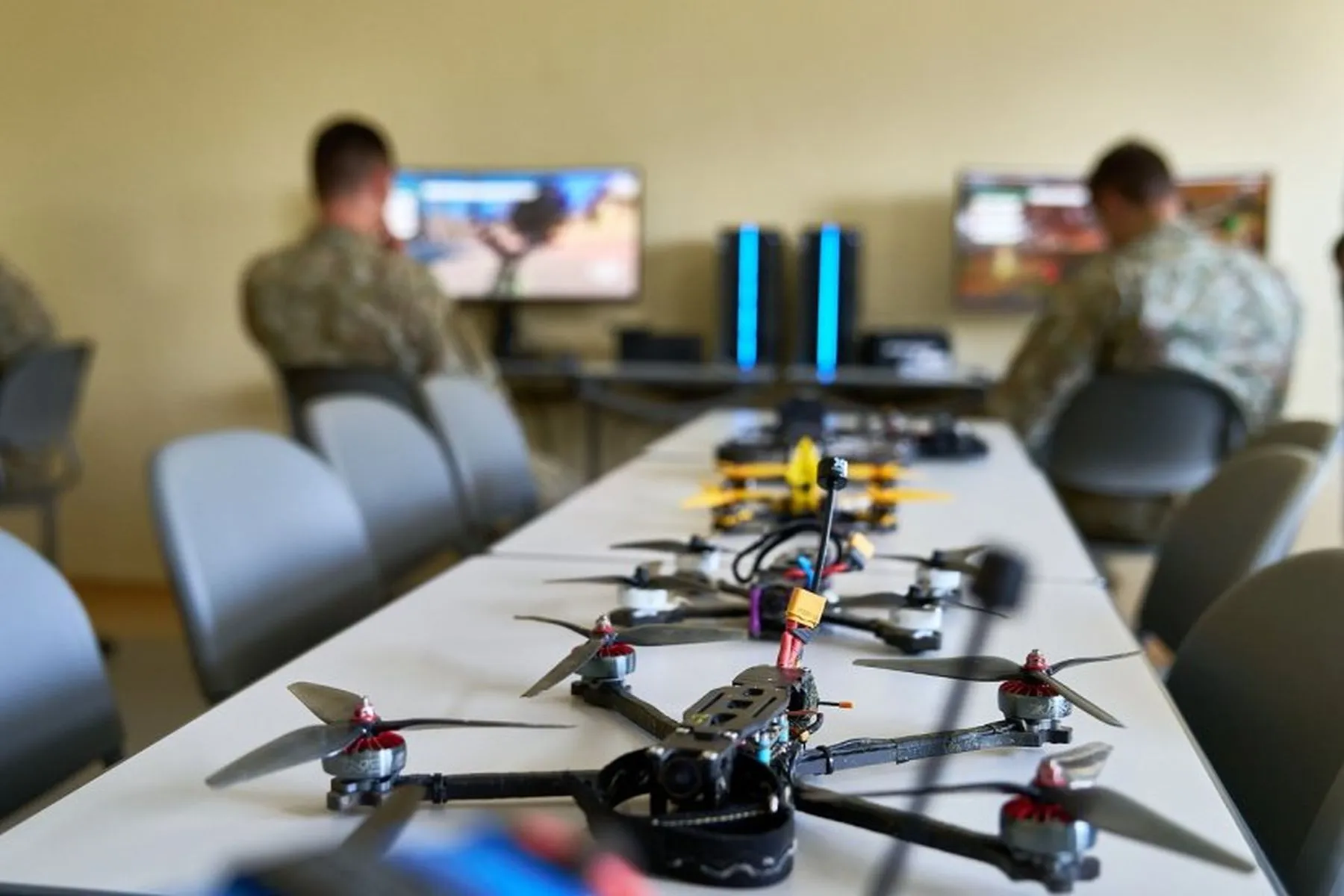 Lietuvos pajūryje mįsilingai krenta dronai: fiksuojami masiniai GPS ir valdymo trikdžiai