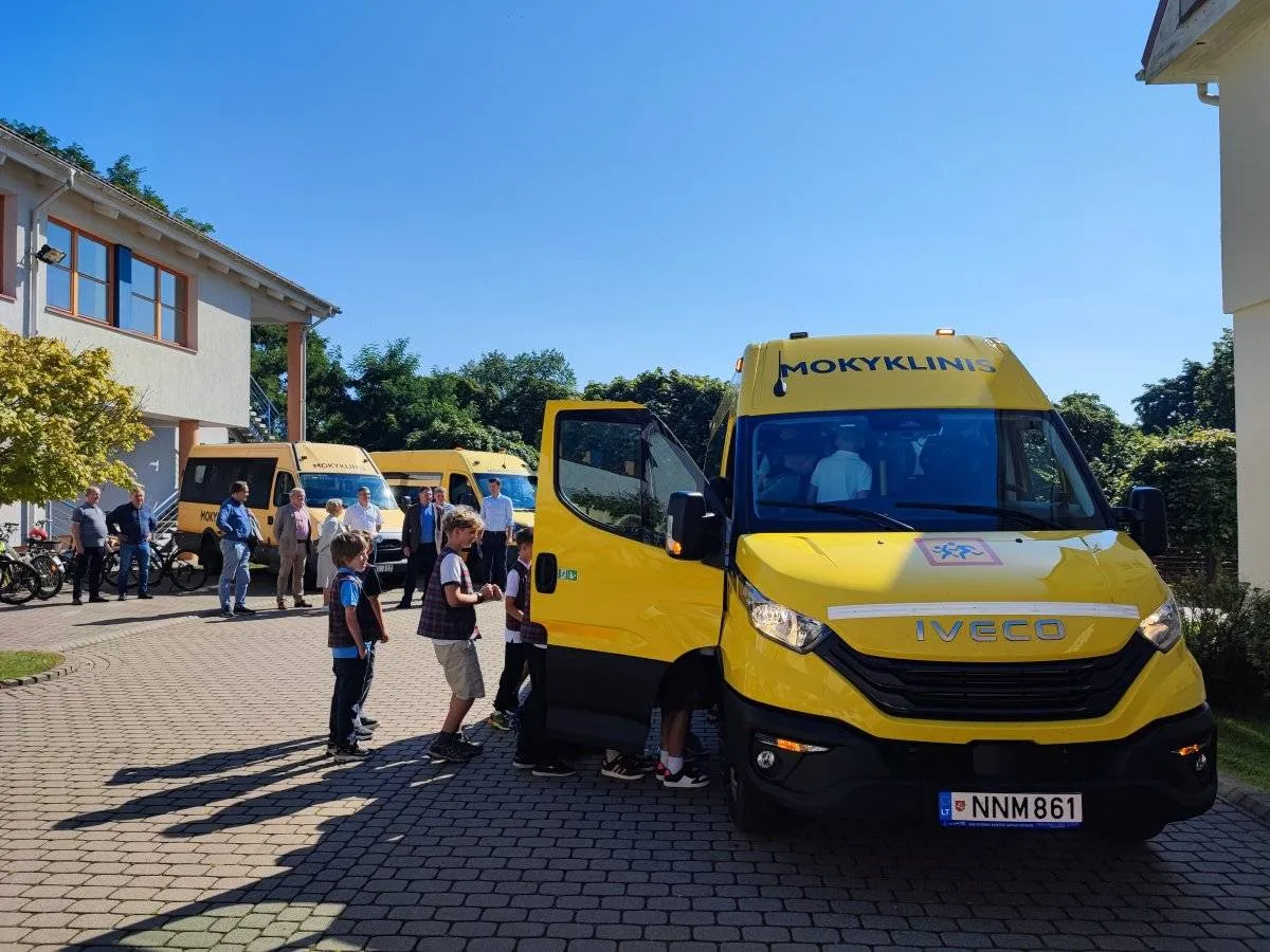naujas mokyklinis mikroautobusas