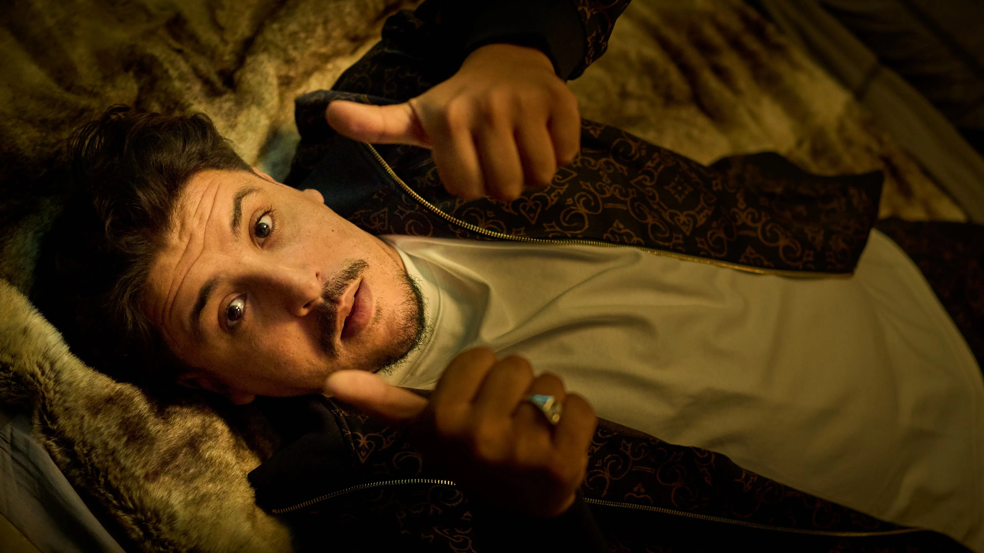 Prime Video onthult cast van nieuwe komedieserie 'Nordin' met Achmed Akkabi in hoofdrol