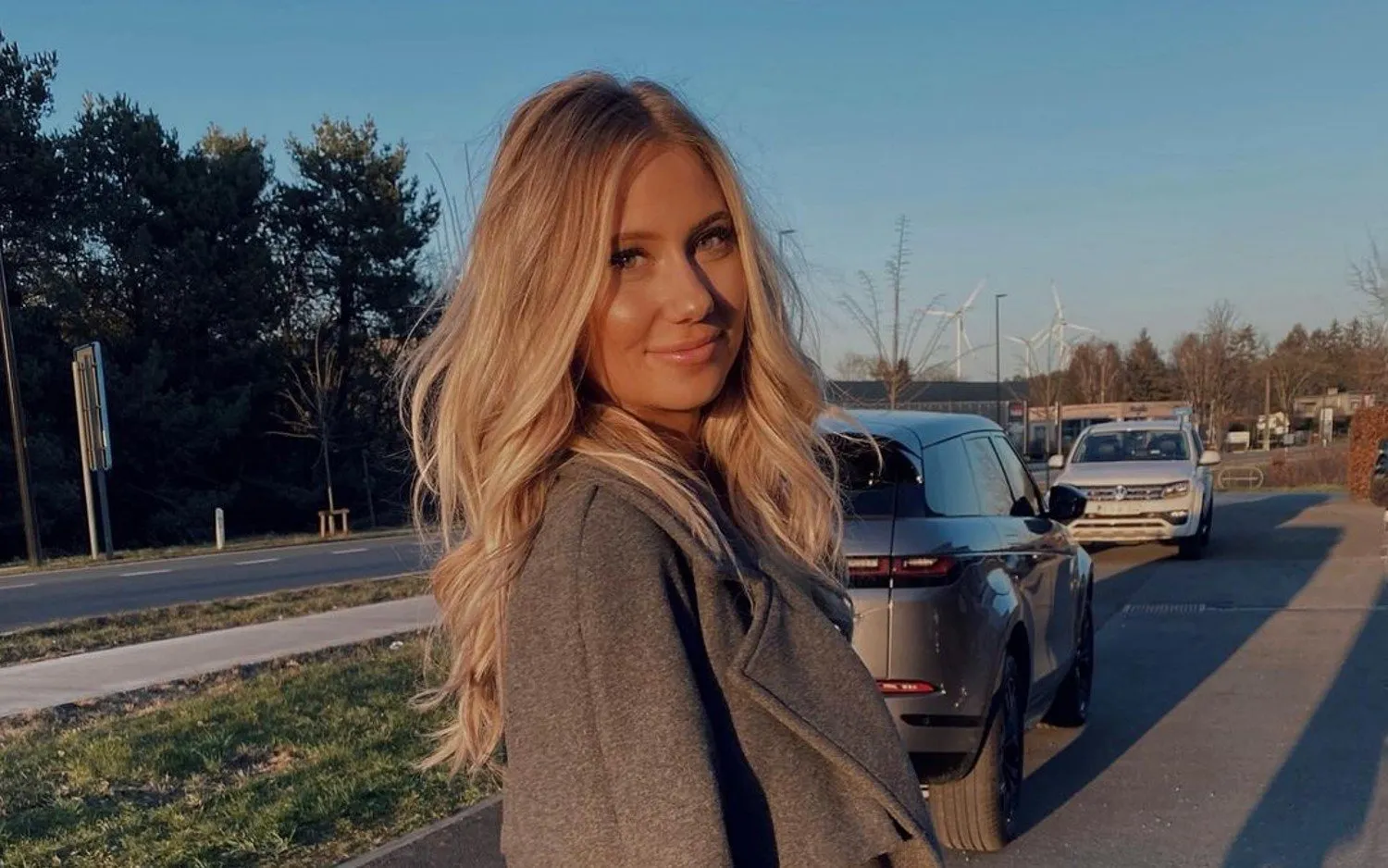 Ex-Miss België Celine Van Ouytsel showt haar borsten in kleine bikini: "Wauw"
