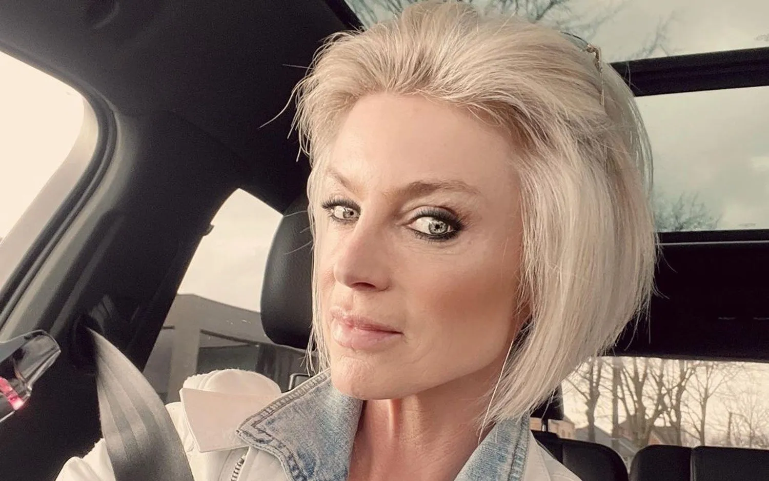 "Het is precies fris": Joyce De Troch toont haar tepels in strak jurkje