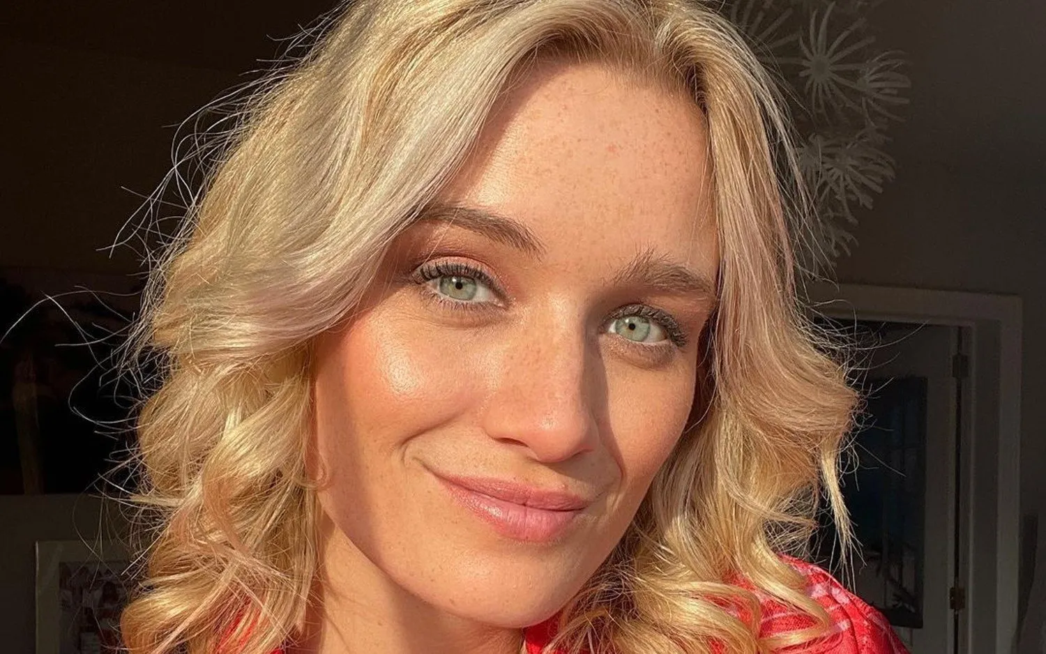 Julie Vermeire maakt volgers gek in diep uitgesneden bikini: "Pure schoonheid"