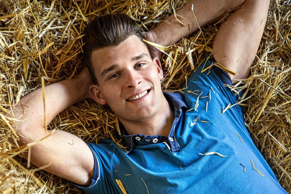 "Hoe lief zijn jullie!": Tristan uit 'Boer zkt Vrouw' stelt nieuwe vriend voor