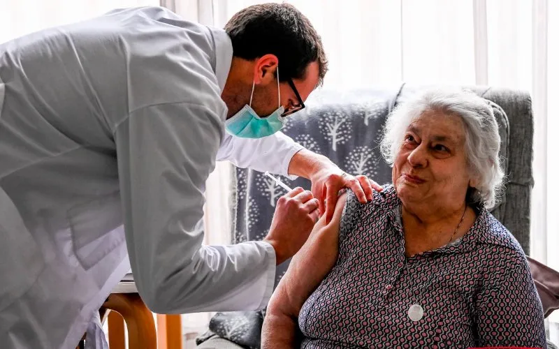 woonzorgcentrumvaccinatiePHOTONEWS_10902032 115