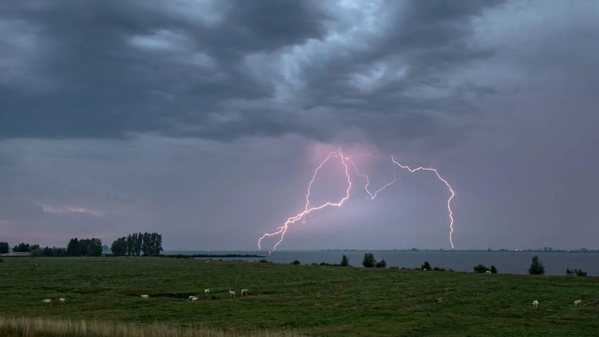 250625bliksemonweer