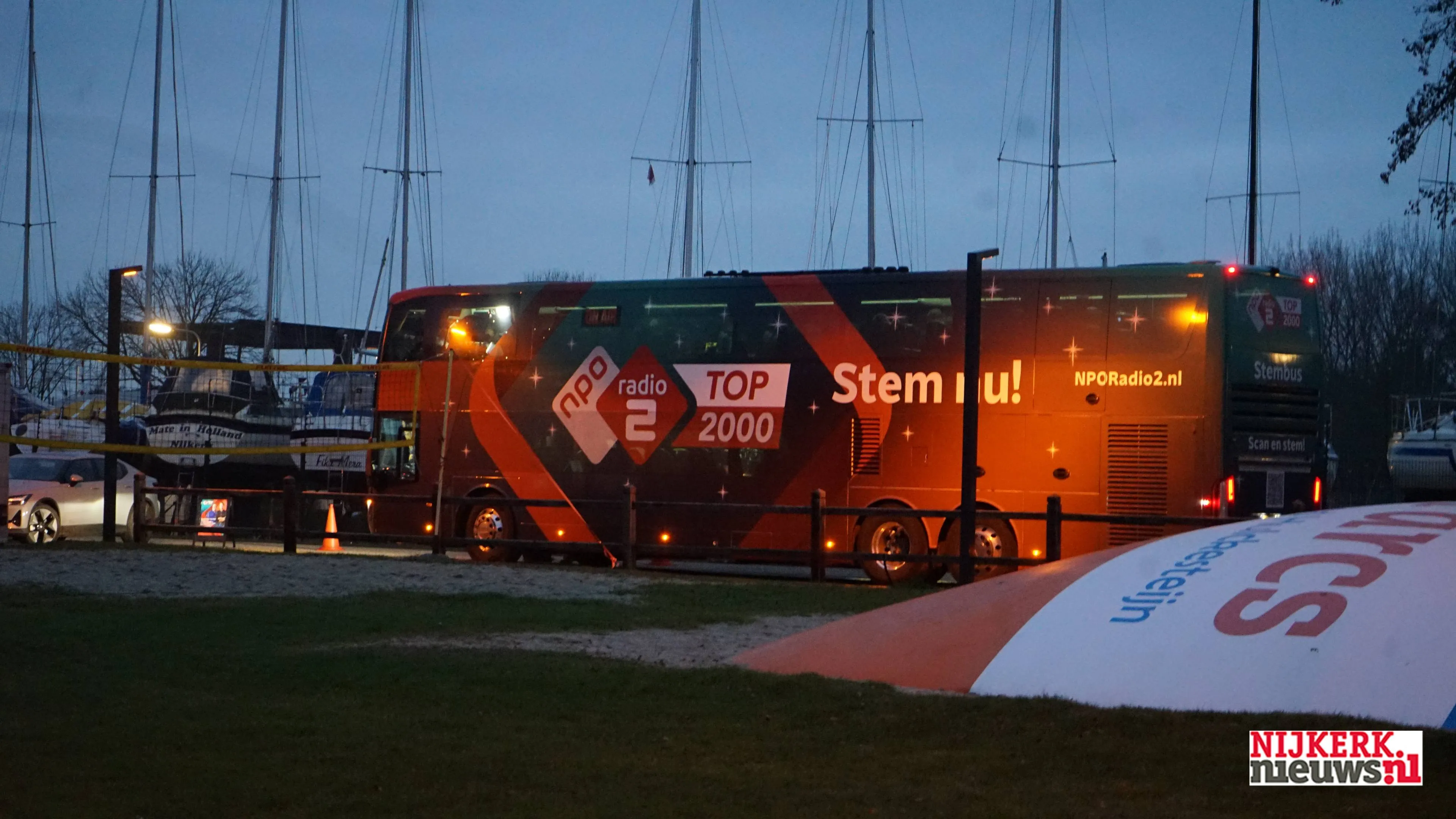 2025-12-03 stembus top2000 vuurtoren-14